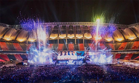 FLY战队三线优势奠定经济领先,团队配合决胜时刻锁定胜局