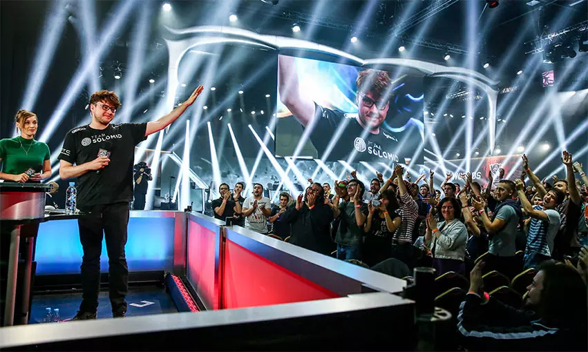 北美英雄联盟TL战队突破八强魔咒，CoreJJ领军世界赛征程